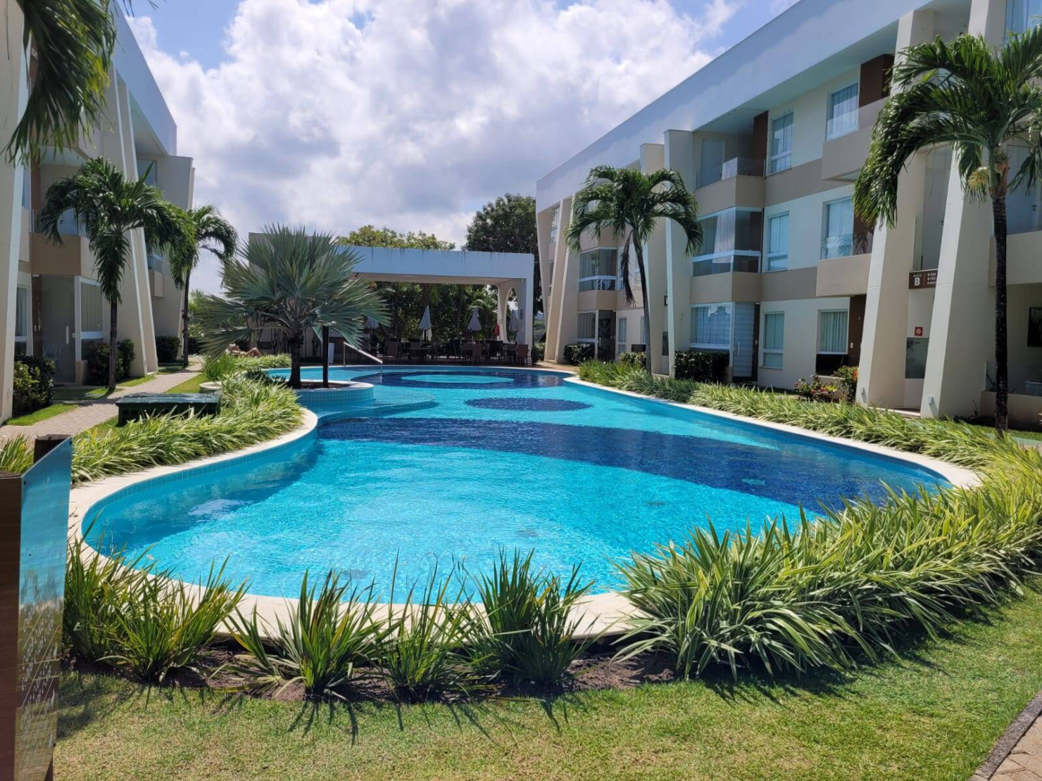 #61B - Apartamento para Temporada em Camaçari - BA